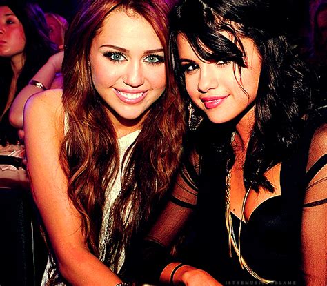 Round 1 Post A Pic Of Selena Gomez And Miley Cyrus Or Hannah Montana