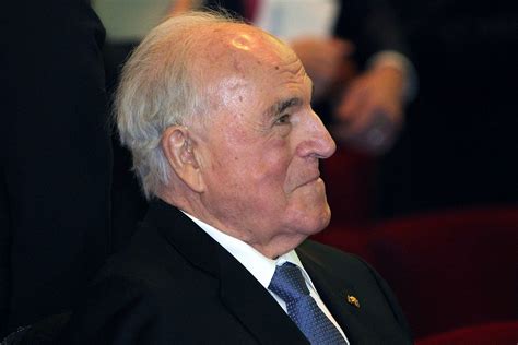 Former german chancellor helmut kohl, who died on june 16, will enter history as the man whose former german chancellor helmut kohl receives the quadriga award from former soviet resident. In memoriam: Helmut Kohl, de Macher - Elsevierweekblad.nl