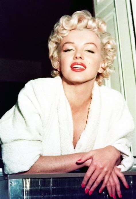 My hearth has the power of kindness everyone who has. Marilyn Monroe sublime | Marilyn monroe photos, Marilyn ...