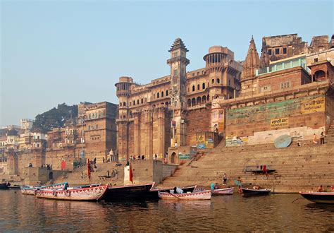Weekly Photo: Ghats in Varanasi, India | Dauntless Jaunter Travel Site