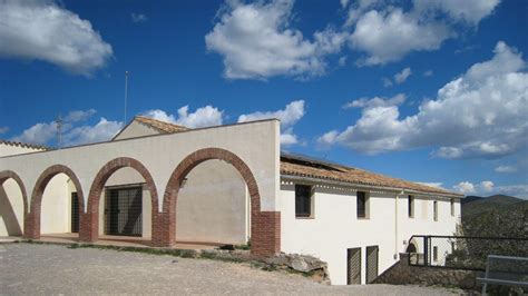 Als exteriors de can vilalta hi trobem el parc d'aventura infantil, un petit amfiteatre, camp de. Can Grau - Casa de colònies al Garraf - Fundesplai