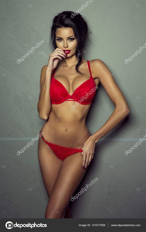 sexy Mädchen in roten Dessous Stockfoto oleanderst