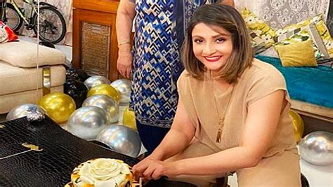 Urvashi Dholakia Celebrates Birthday With Her Twins Anita Hassanandani And Neha Kakkar Shower