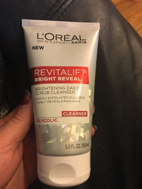 Loréal Revitalift Bright Reveal Brightening Daily Scrub Cleanser