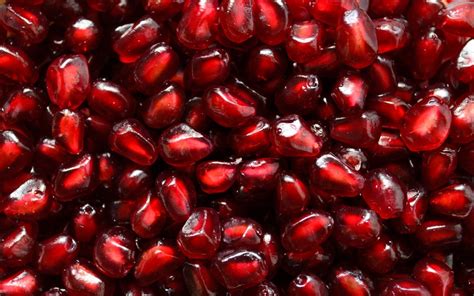 There are inedible membranes and edible seeds. Precious Pomegranate | The Foods We Eat