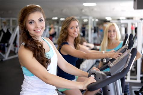 879507 4k 5k 6k Fitness Workout Brunette Girl Hands Dumbbells