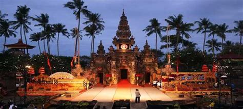 Tempat rekreasi yang satu ini terbilang ramah untuk pengunjung segala usia. Taman Werdhi Budaya Art Centre Denpasar Bali - Sejarah ...