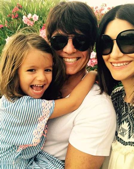 Non perché sono la pausini, ma perché è una bimba piccola e una bimba piccola dovrebbe stare. Paola Carta, com'è diventata la figlia di Laura Pausini ...