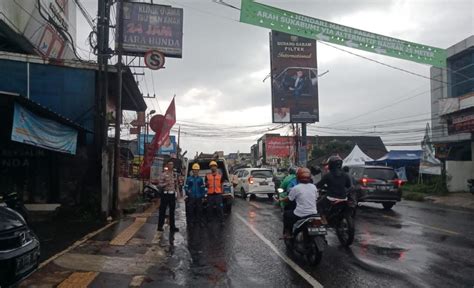 Volume Kendaraan Yang Keluar Masuk Sukabumi Terpantau Sudah Meningkat Polisi Lakukan Pengalihan