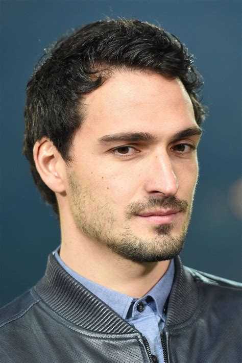 I made this account just to post this moth meme (i.redd.it). Mats hummels, Fine football players, Football boyfriend