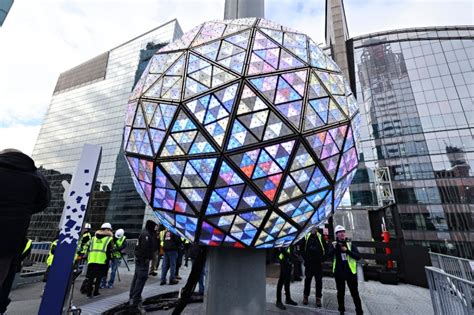 5 Interesting Facts About The New Years Eve Ball Drop