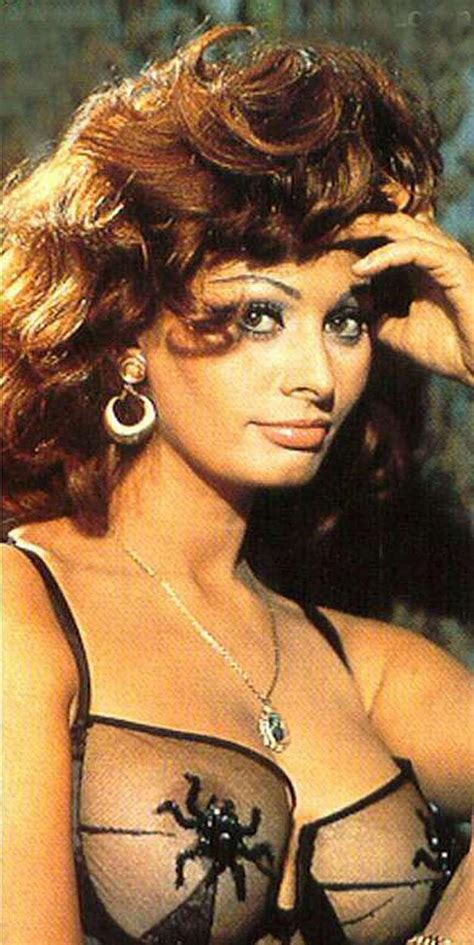 Sophia Loren Fakes Telegraph