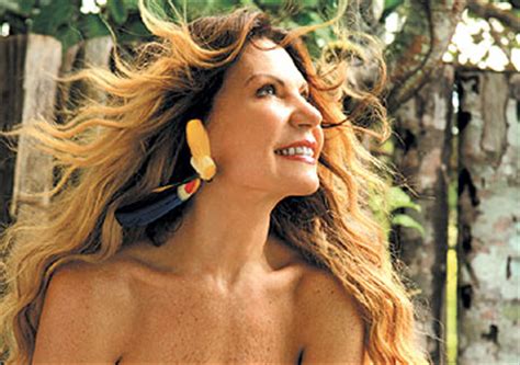 She is best known for being a world music singer. Elba Ramalho fotos (5 fotos) no Kboing