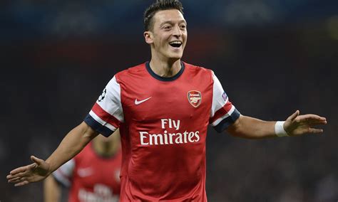 Arsenal's Mesut Özil puts accent on rare skill and raises expectations 