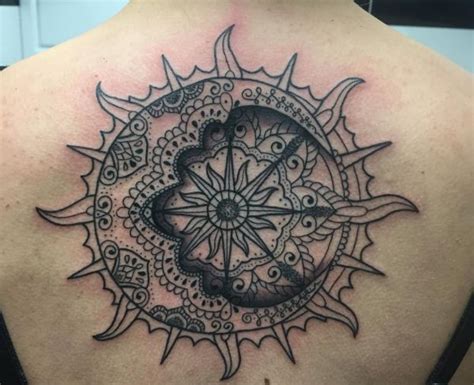 Mandala Sonne Tattoo Design am Rücken TattooMotive net