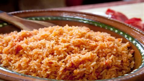 Este es el arroz con leche clásico de toda la vida, la receta de abuela más venerada por toda latinoamérica. COCINA "Arroz Rojo" FÁCIL Y RÁPIDO - YouTube