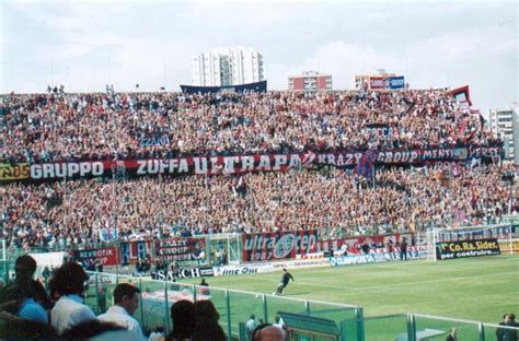 Trova una vasta selezione di taranto calcio a sciarpe da calcio a prezzi vantaggiosi su ebay. Taranto: la Curva Nord visita i bambini negli ospedali