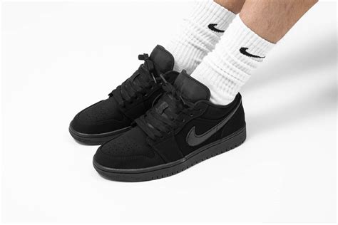 Giày Nike Air Jordan 1 Low Triple Black 553558 056 Hệ Thống Phân