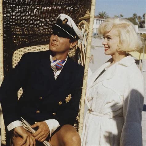 Some Like It Hot Tony Curtis On Beach In Chair Marilyn Monroe Kneels 12x12 Photo 1999 Picclick