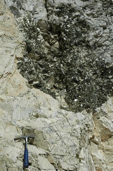 Large Mica Crystal In Pegmatitic Granite Ruggles Pegmatit Flickr