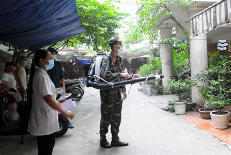 Patients with dengue usually present with fever, headache, rash , nausea, vomiting, aches and pains. Vietnam reports over 84,400 dengue fever cases in 10 ...
