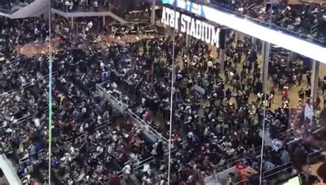 Hundreds Of Sad Dallas Cowboys Fans Spotted Leaving Thanksgiving Game