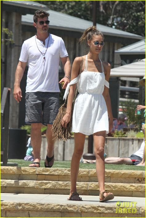 Robin Thicke And Girlfriend April Love Geary Cant Keep Their Hands Off Each Other Photo 3688632