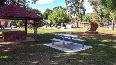 It is located on the mcivor highway, in the city of greater bendigo, east of bendigo. Axedale Park | Goldfields Guide