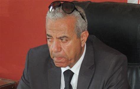يختار الفنان التشكيلى أحمد حمدى موديل / نموذج من فتيات الليل كى تعمل أمامه، إنها زينب محاولاً أن يطبق صورة الضياع لهذه الشخصية على حالة الضياع المسماة فى لوحته التى. الرائد شريف مجدي - ‫الصفحه الرسميه لمدرسه النقل البحرى ...