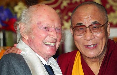 Passano gli anni e i due giungono a lhasa. Sette anni in Tibet - Anna Nihil Show