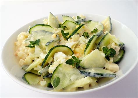 Kartoffelsalat mit Ei Gurke und Mayonnaise