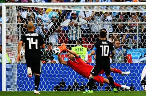 Video Messi Falla Un Penal Y Argentina Decepciona En Su Debut Mundialista
