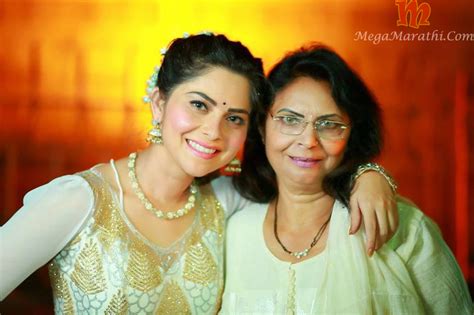 Sonalee Kulkarni Marathi Actress Biography HD Photos Age Marriage