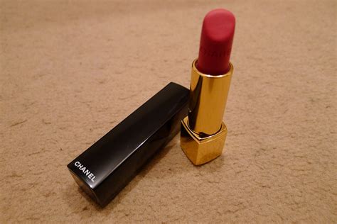 Линията rouge allure velvet предлага богата гама от цветове за всеки вкус. Chanel Rouge Allure Velvet Lipstick Review - Beauty In My Mind