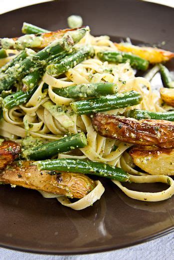Tagliatelle with New Potatoes, Green Beans and Pesto (Meatless Monday ...