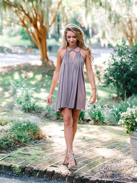 10 Perfect Senior Picture Outfit Ideas For Girls 2020