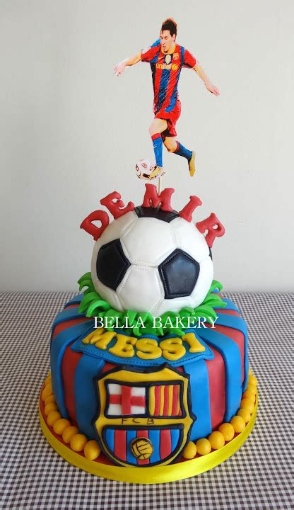 Na tarde de hoje, o clube catalão anunciou a saída do atacante, que estava sem contrato desde o fim da última temporada. -: BARCELONA - MESSI FOOTBALL CAKE