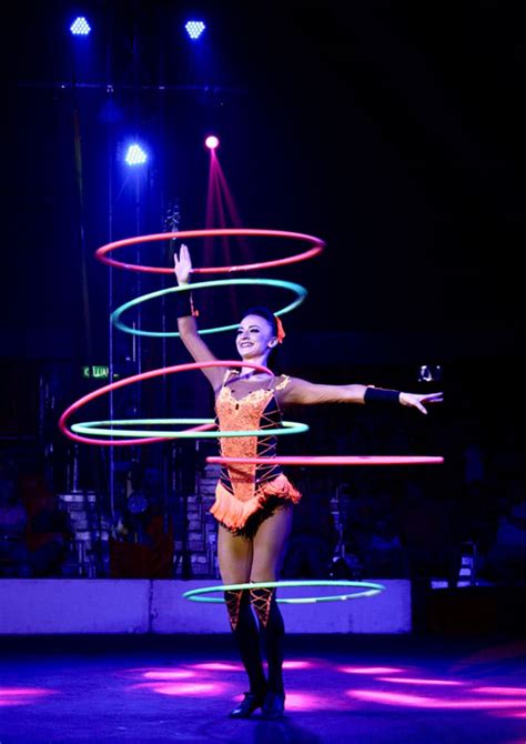 Book Dubai Hula Hooper Event Circus Performer Scarlett
