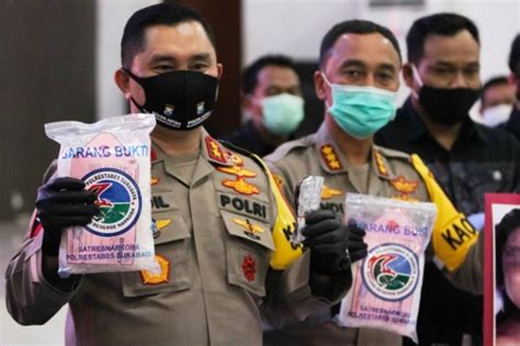 Irjen fadil imran bilang pihaknya mengalami kerugian sebuah kendaraan yang rusak karena kapolda metro jaya irjen fadil imran saat menunjukkan barang bukti kepada wartawan di depan. Pangdam Brawijaya Lepas Kepergian Irjen M fadil Imran ...
