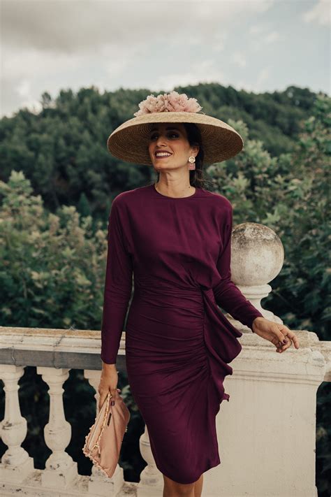 Activa flash para disfrutar de este juego. Look invitada boda: el tono vino que me flipa! | Vestido ...