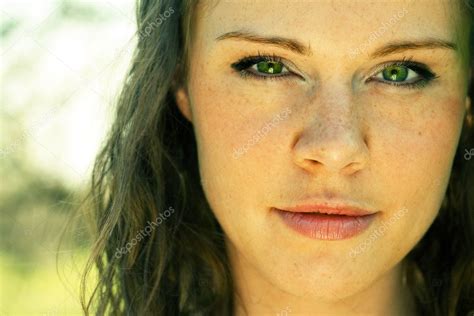 Beautiful Woman With Green Eyes — Stock Photo © Polinef