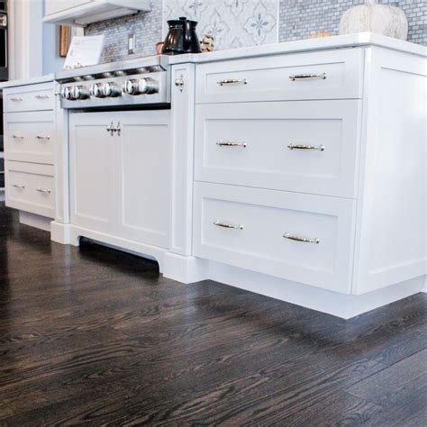 Refinish old repainting kitchen cabinets can improve your home. New Jersey, CT Kitchen Cabinet Refinishing | Classic Refinishers