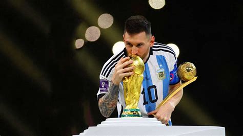 Messi Kissing World Cup Wallpaper Ixpap