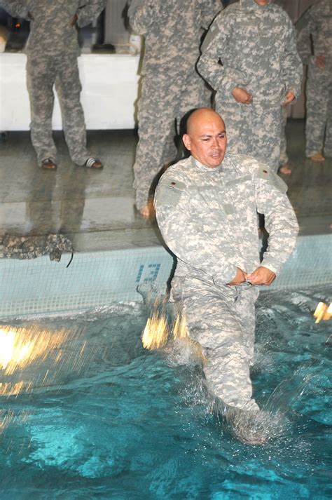 Soldiers Strive To Keep Afloat During Army North Water Survival