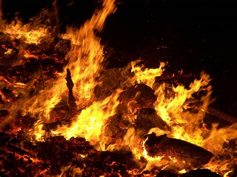 Yesus sudah sangat tegas membicarakan tentang neraka yang sudah tertulis dalam alkitab. aku milik MU: 3 JENIS MAKANAN DI DALAM NERAKA.