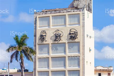Wajah Logam Pahlawan Revolusi Kuba Foto Stok Unduh Gambar Sekarang Lukisan Dinding Lukisan