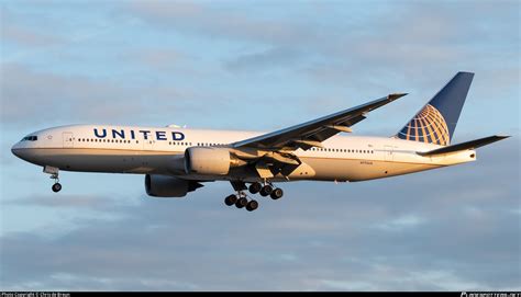 N792ua United Airlines Boeing 777 222er Photo By Chris De Breun Id