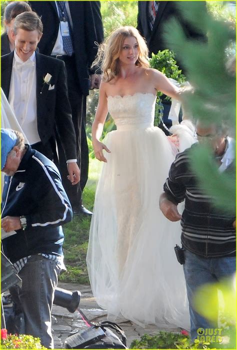 Emily Vancamp White Wedding Dress For Revenge Photo 2982600