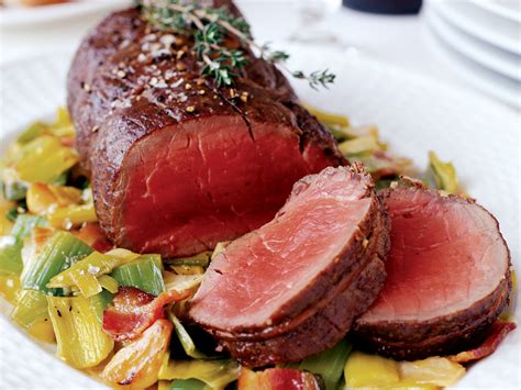 Press remaining seasoning mixture evenly onto all surfaces of beef roast. Beef Tenderloin with Bacon and Creamed Leeks Recipe ...