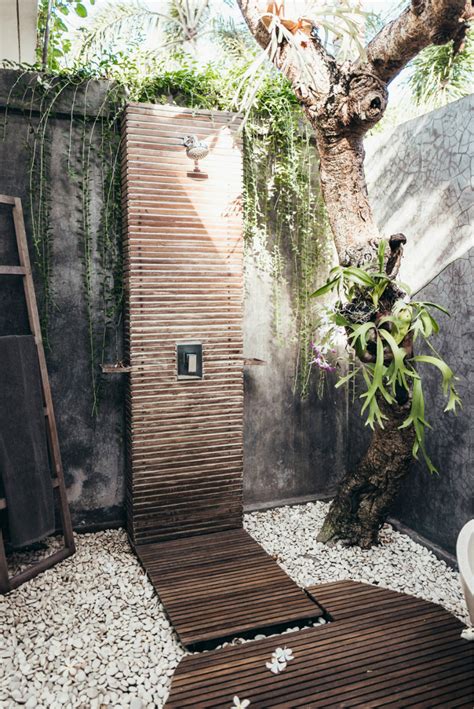 5 Refreshing Outdoor Design Ideas To Create The Ultimate Bathroom Set